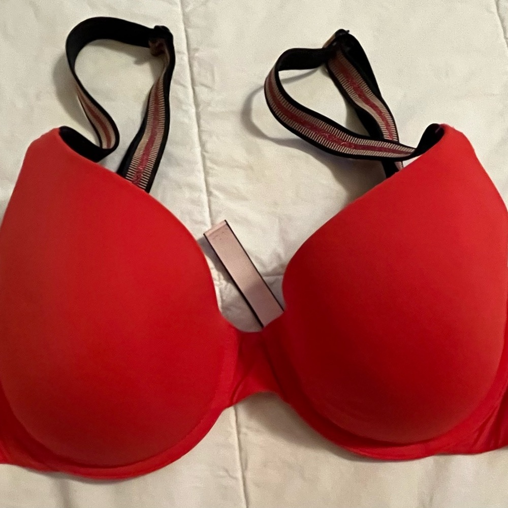 Victoria’s Secret — Red Women's T-Shirt Bra - Smooth Padded Support